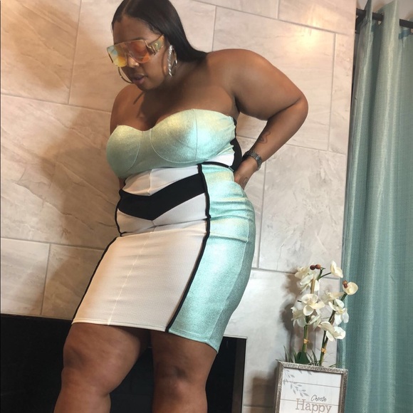 Plus size strapless dress - Picture 2 of 4